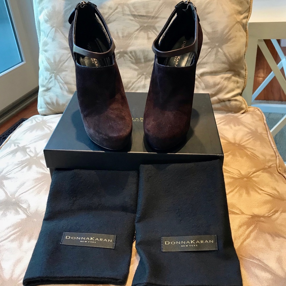 🤎Donna Karan Chocolate Brown Suede Booties🤎 - Picture 11 of 12